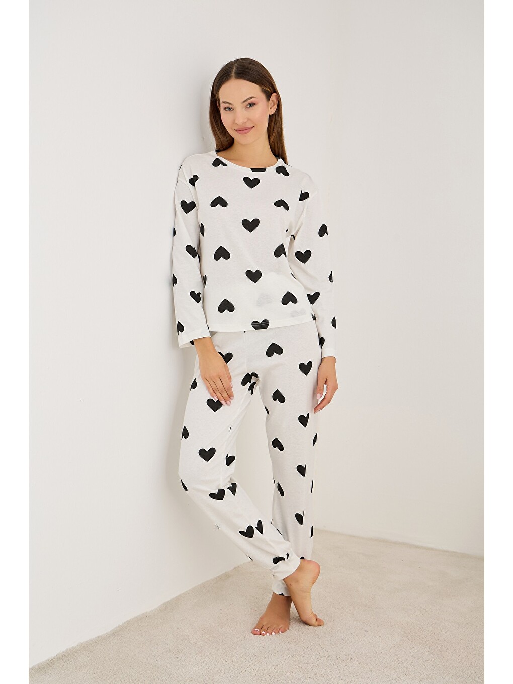 Karışık Beyaz Siyah Kalp Baskılı Örme Pamuklu Pijama Takımı7613-1