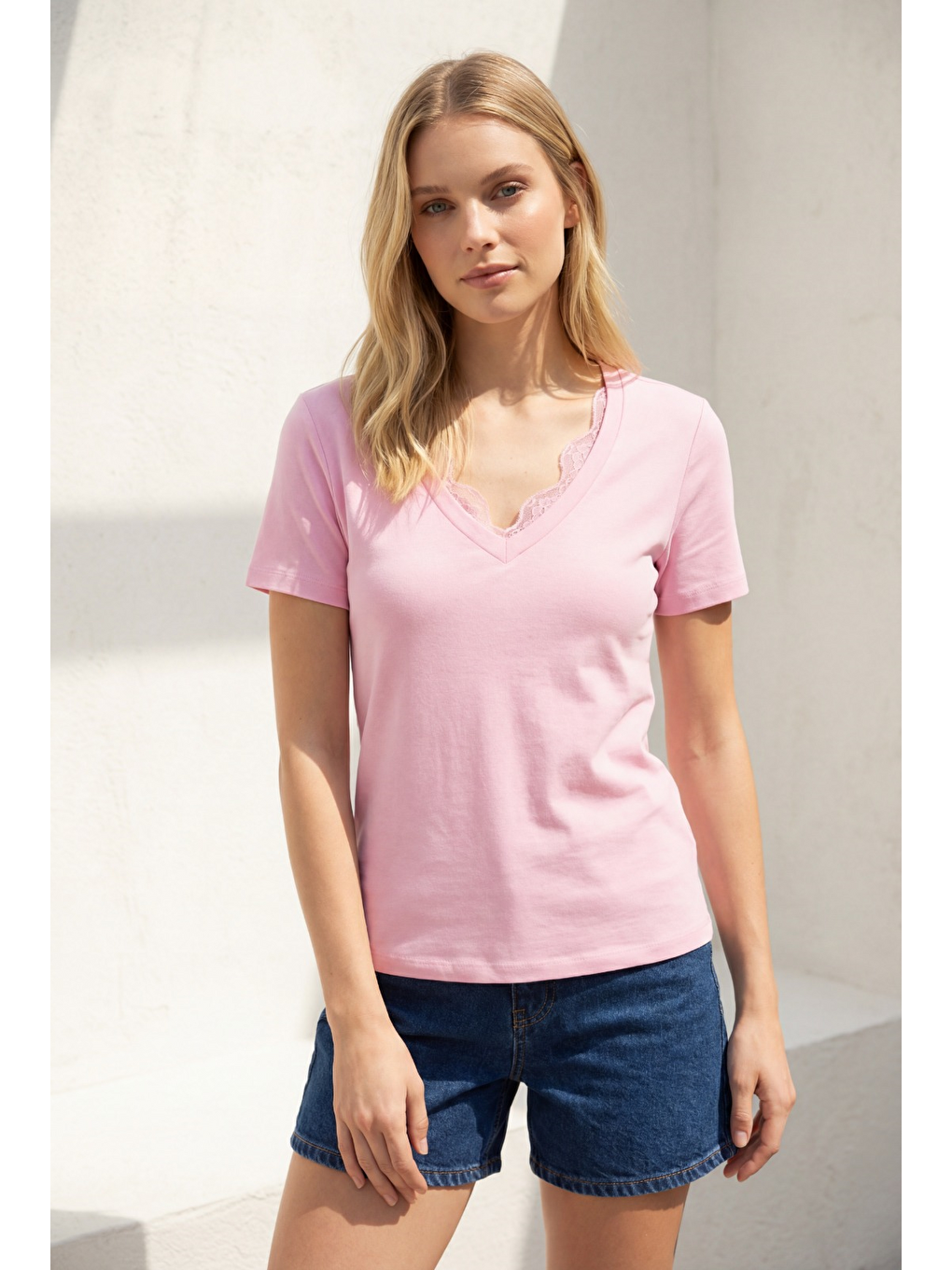 Pembe V Yaka Dantelli Kadın Tişört Mg2712-3