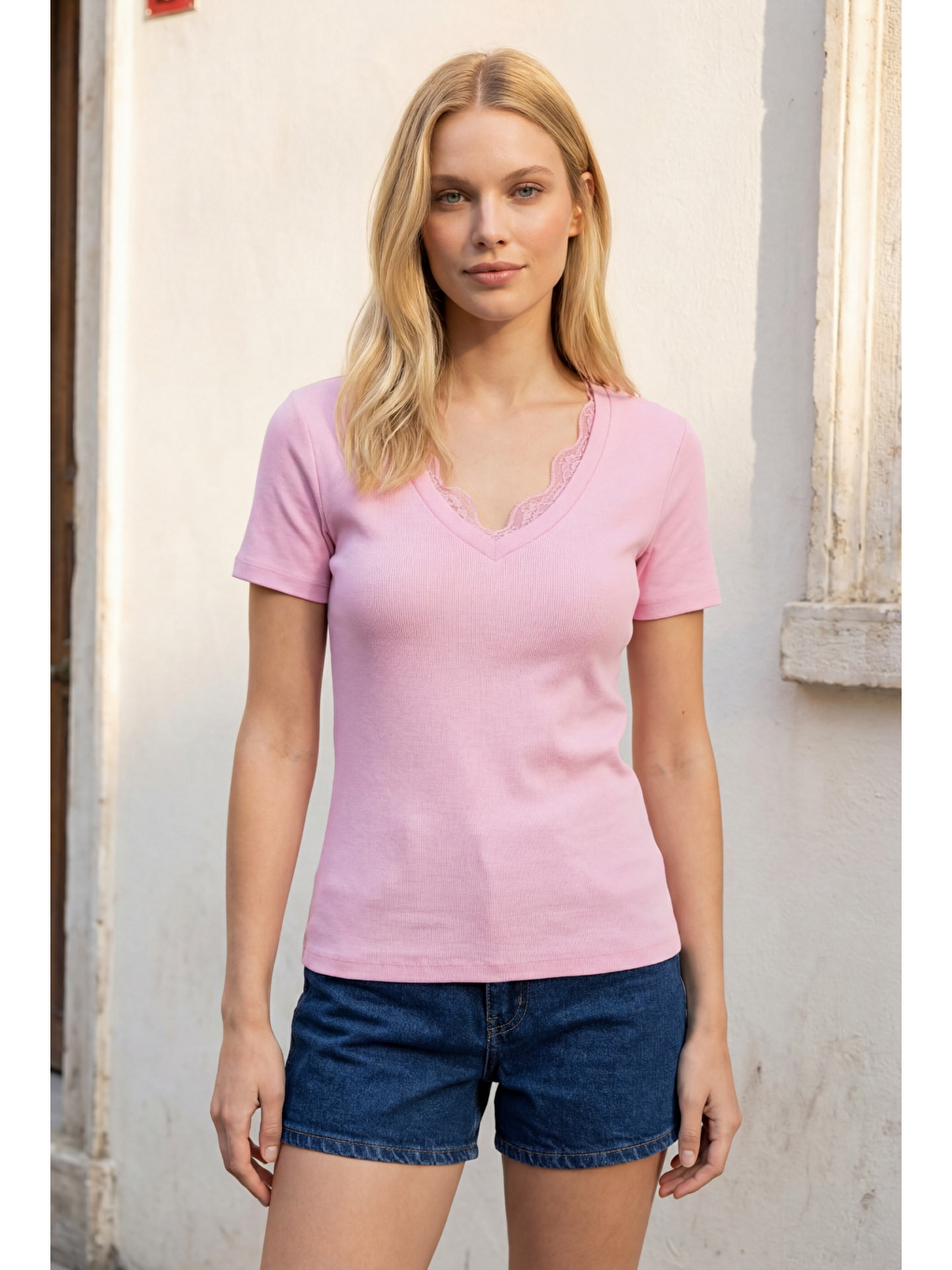 Pembe V Yaka Dantelli Kadın Tişört Mg2712-4