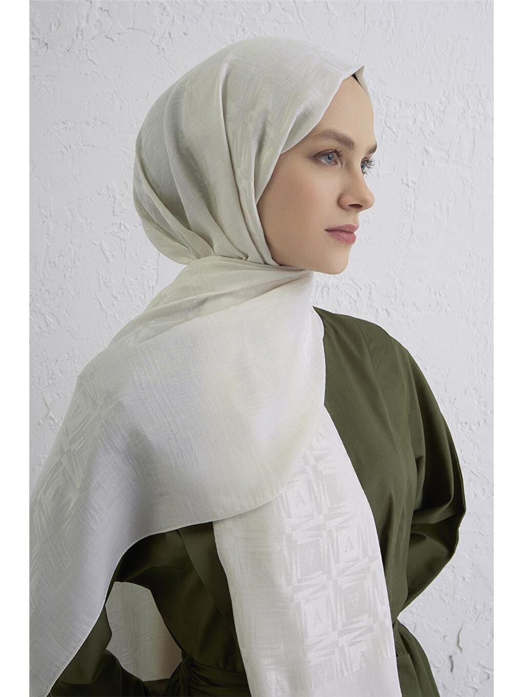 Ekru Lyocell Naia Kare Monogram Şal 6 17-1