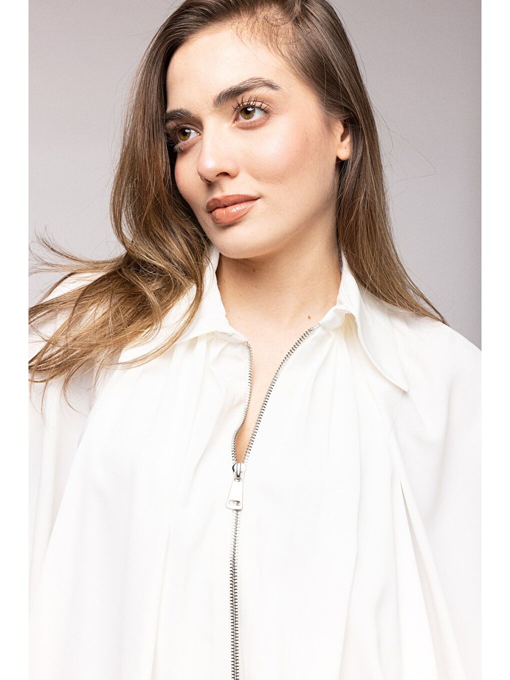 Beyaz Ekru Oversize Balon Kollu Fermuarlı Dökümlü Gömlek - Cepli-3