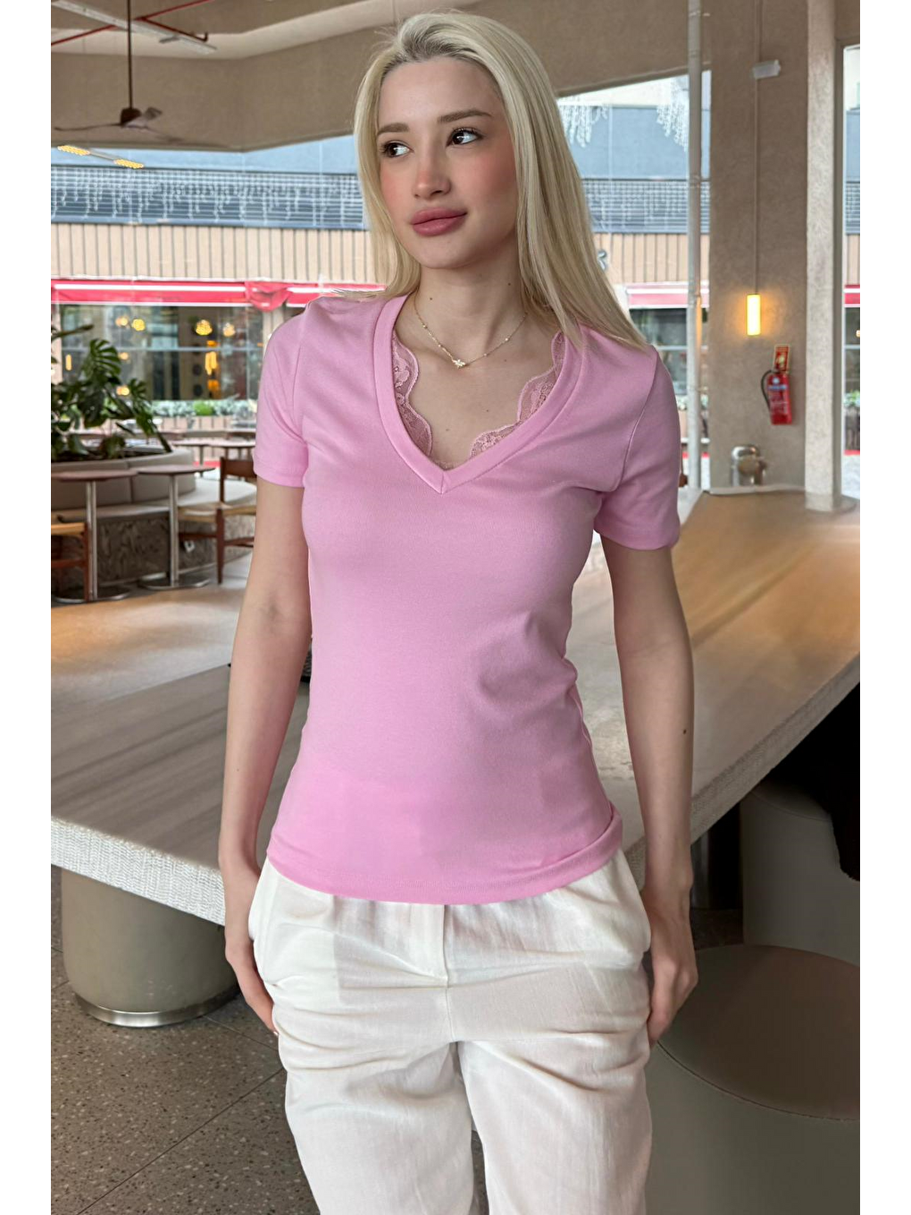 Pembe V Yaka Dantelli Kadın Tişört Mg2712-5