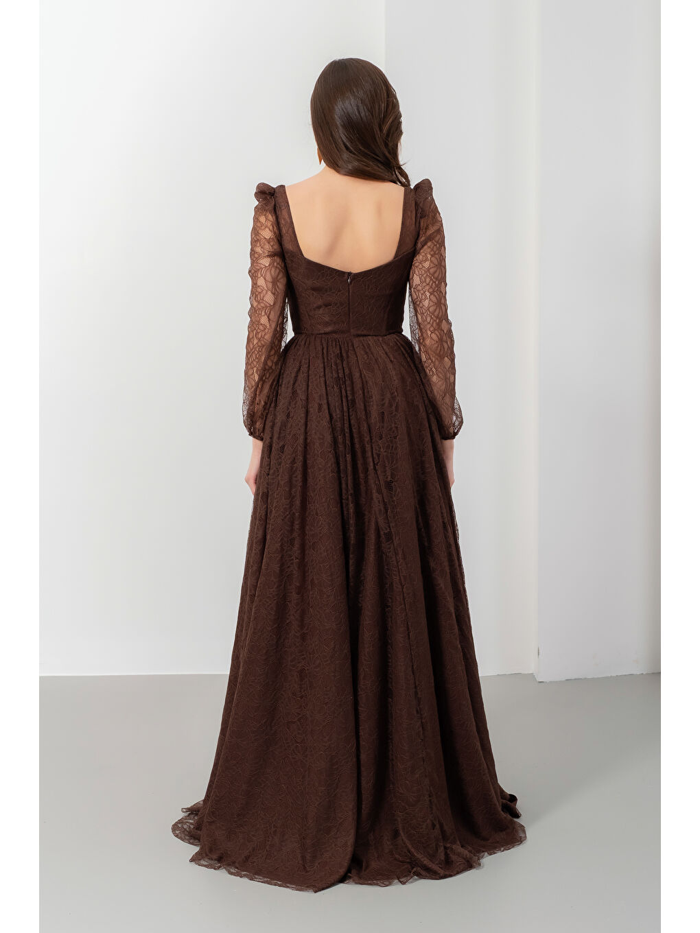 Kadın Kahverengi Dar Kalıp Uzun Kol Bacak Dekolteli Dantelli Abiye Elbise-5