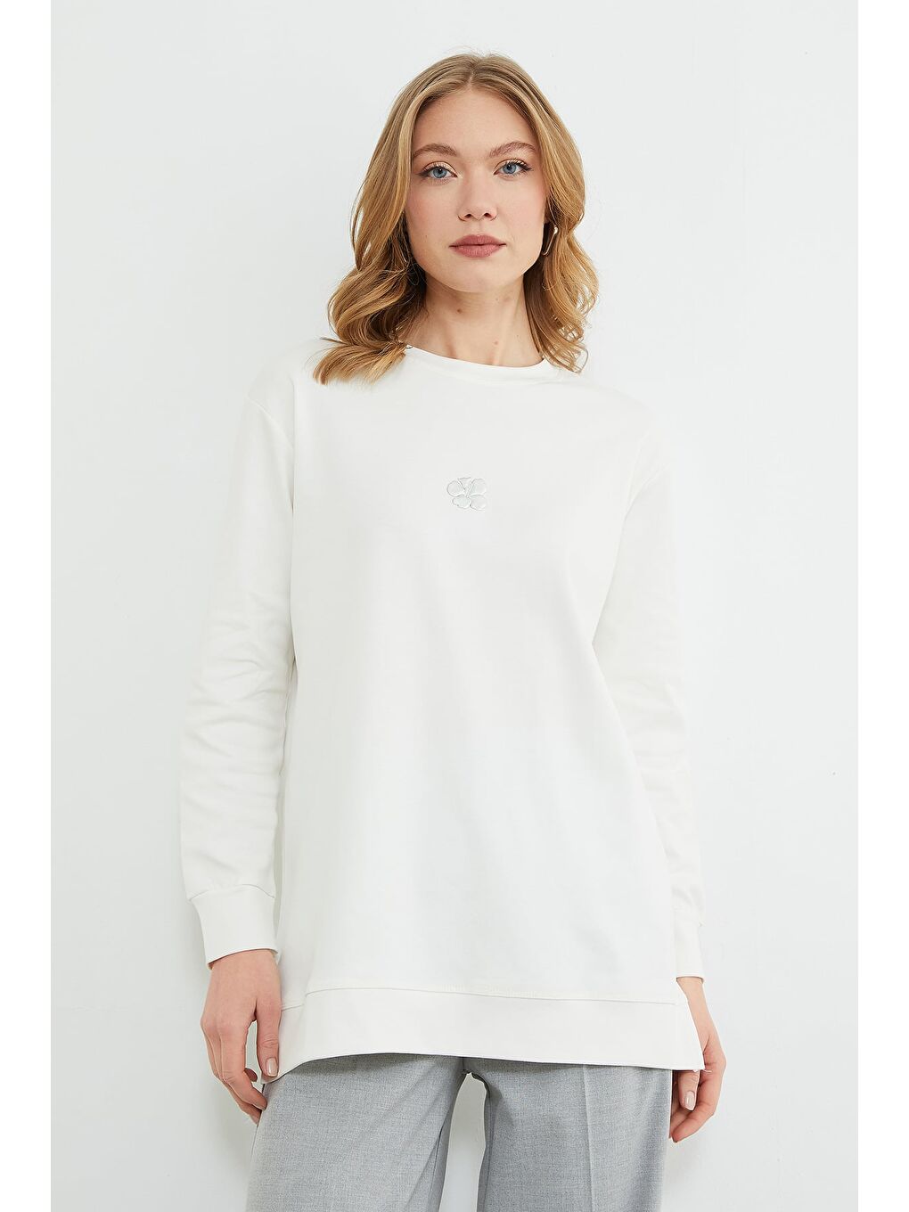 Ekru Fullamodest Lotus Çiçeği Kabartmalı Oversize Tunik-1