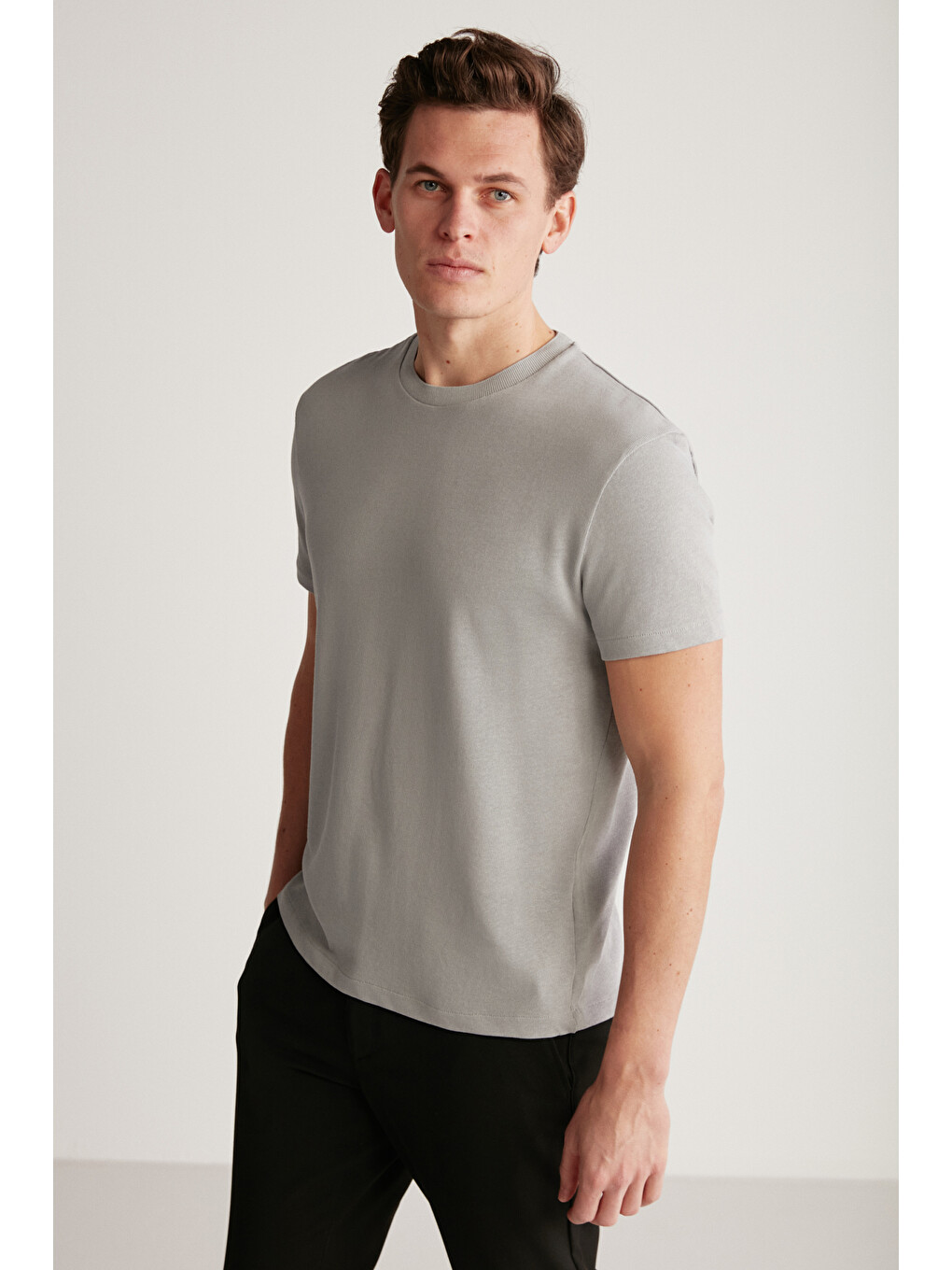 Erkek Slim Fit Triko Görünümlü Kumaşlı Triko Yakalı Kalın Dokulu Gri Tişört-1