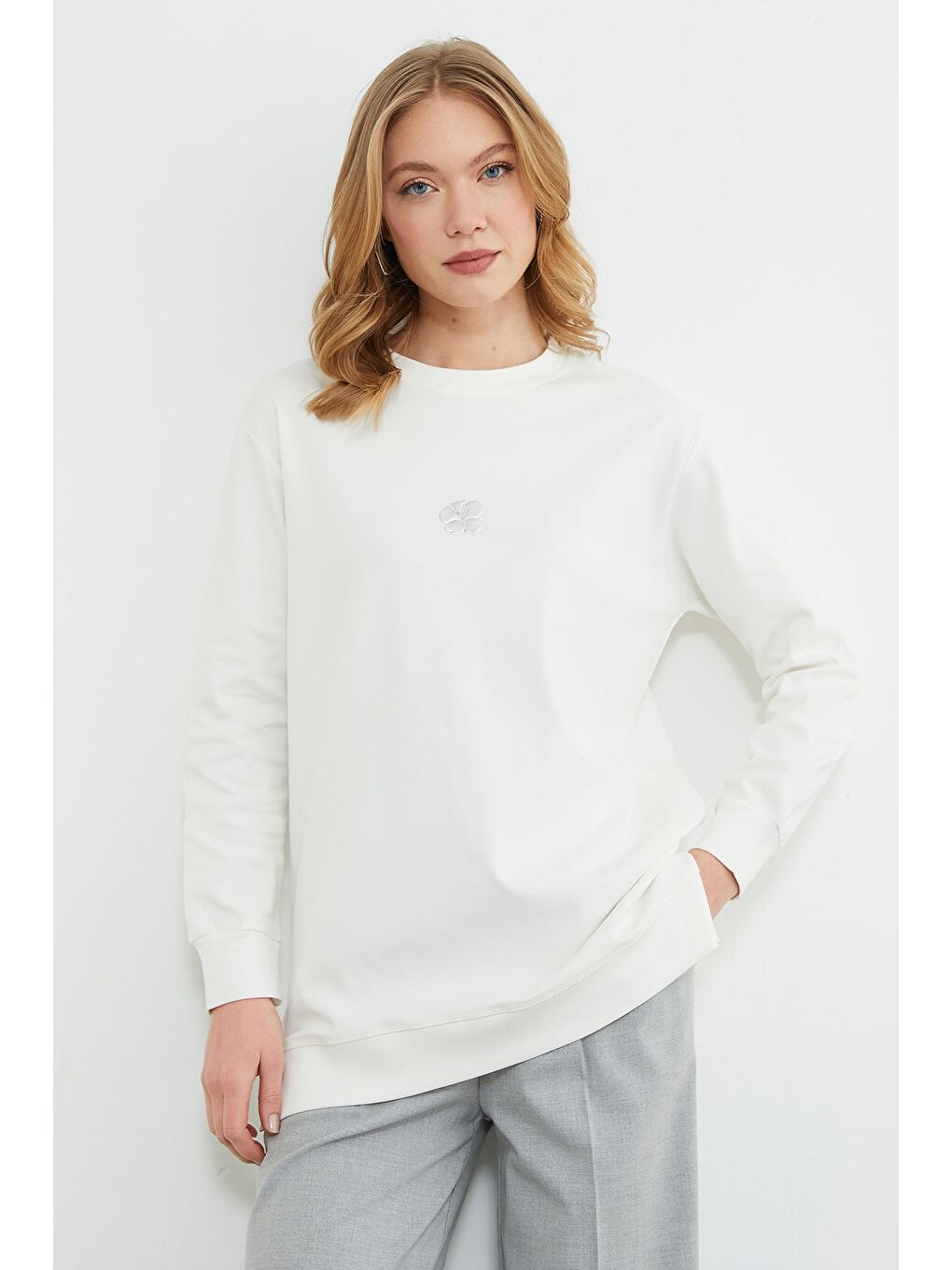 Ekru Fullamodest Lotus Çiçeği Kabartmalı Oversize Tunik-3