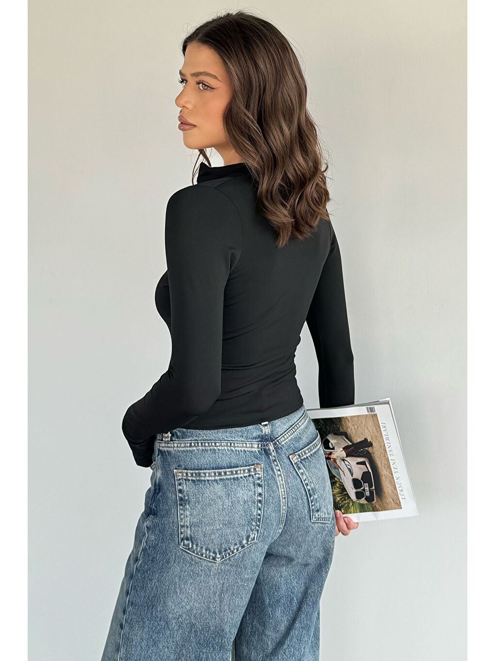 Siyah Kadın Ön Fermuarlı Elastanlı Parmak Geçmeli Crop Top Sweat-3