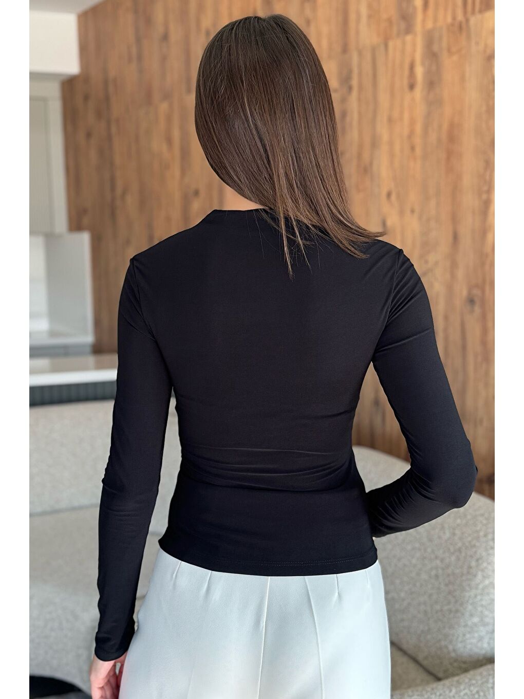 Siyah Kadın V Yaka Gold Aksesuar Detaylı Bluz-2