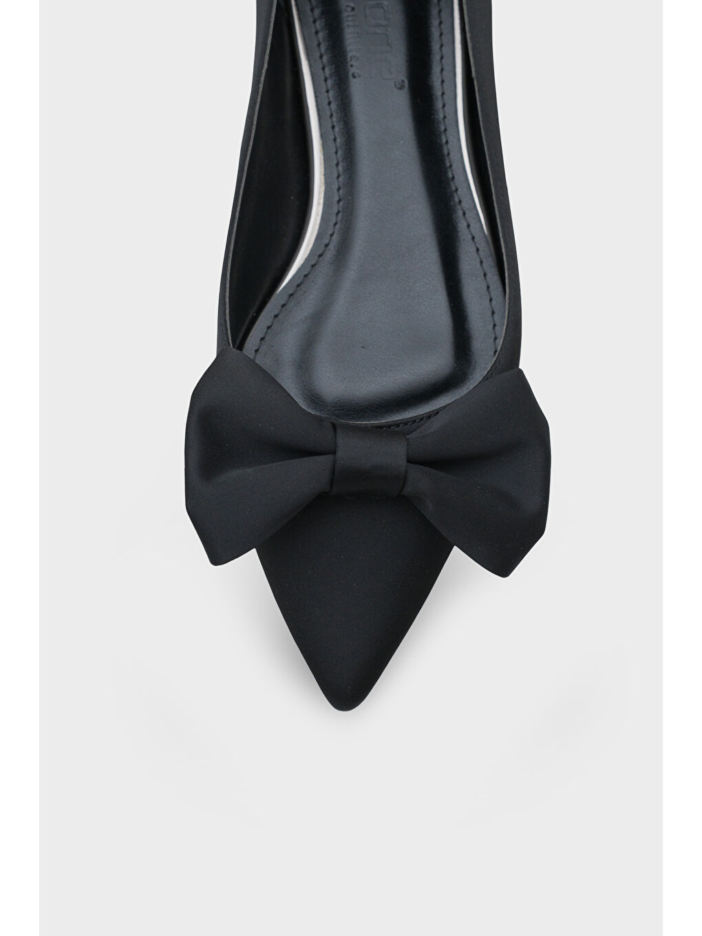 Siyah Zelma Sivri Burunlu Kısa Topuklu Fiyonklu Saten Kadın Babet-5