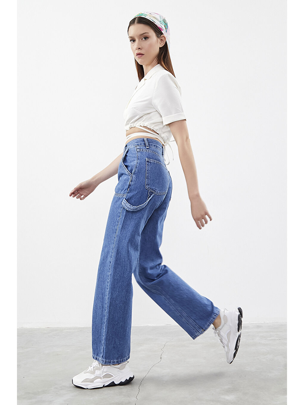 Kadın Mavi Renk Önü Parçalı Panel Detaylı Wide Leg Mom Fit Denim