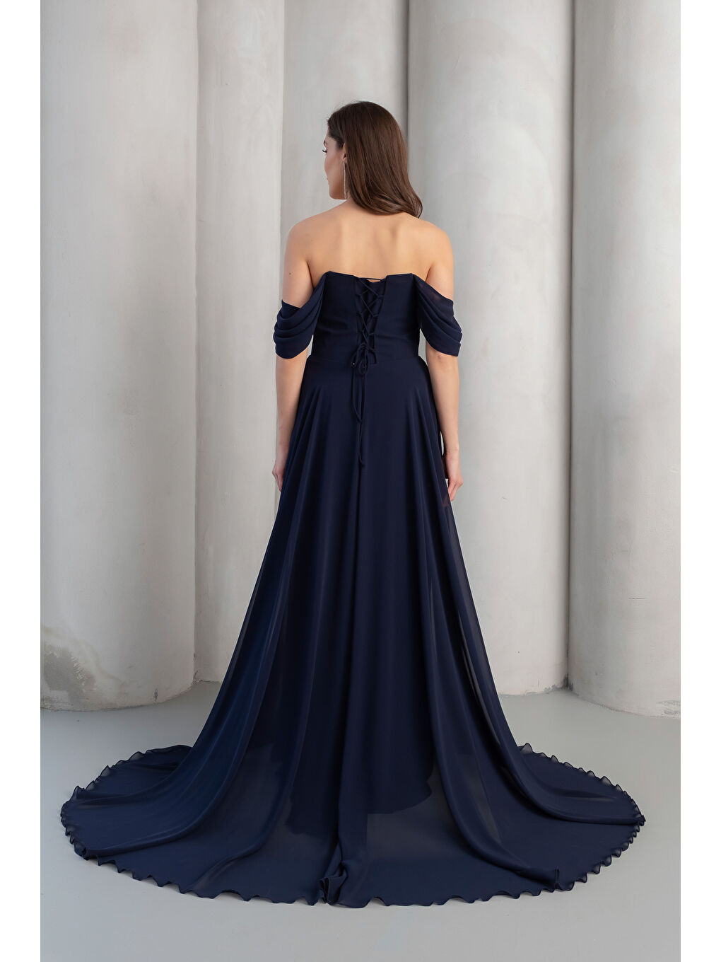 Kadın Lacivert Kayık Yaka Kuyruklu Uzun Şifon Abiye Elbise-5