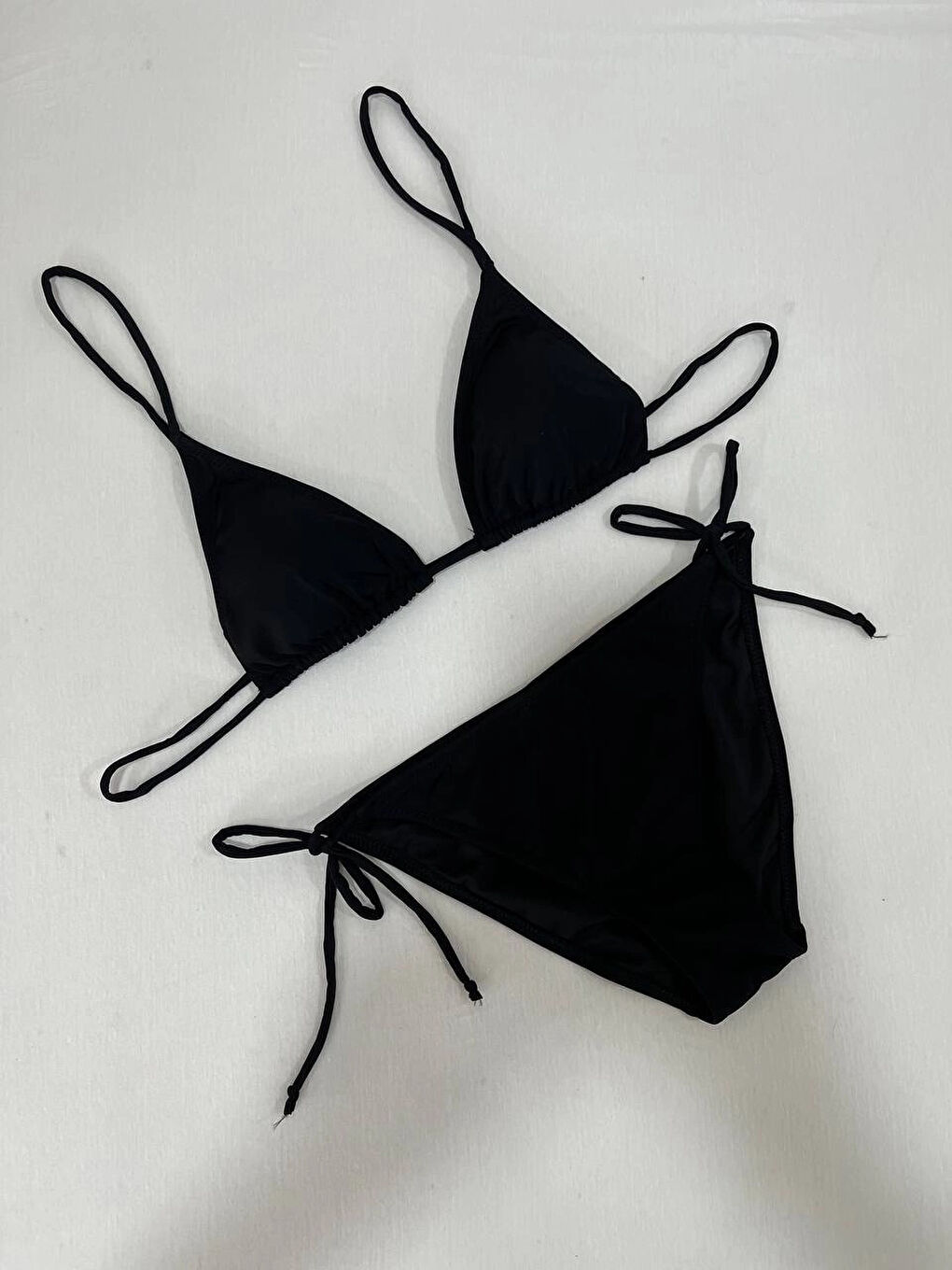 Kadın Siyah Boyundan İp Bağlamalı Üçgen Bikini Takımı HZL25S-LC5005-1