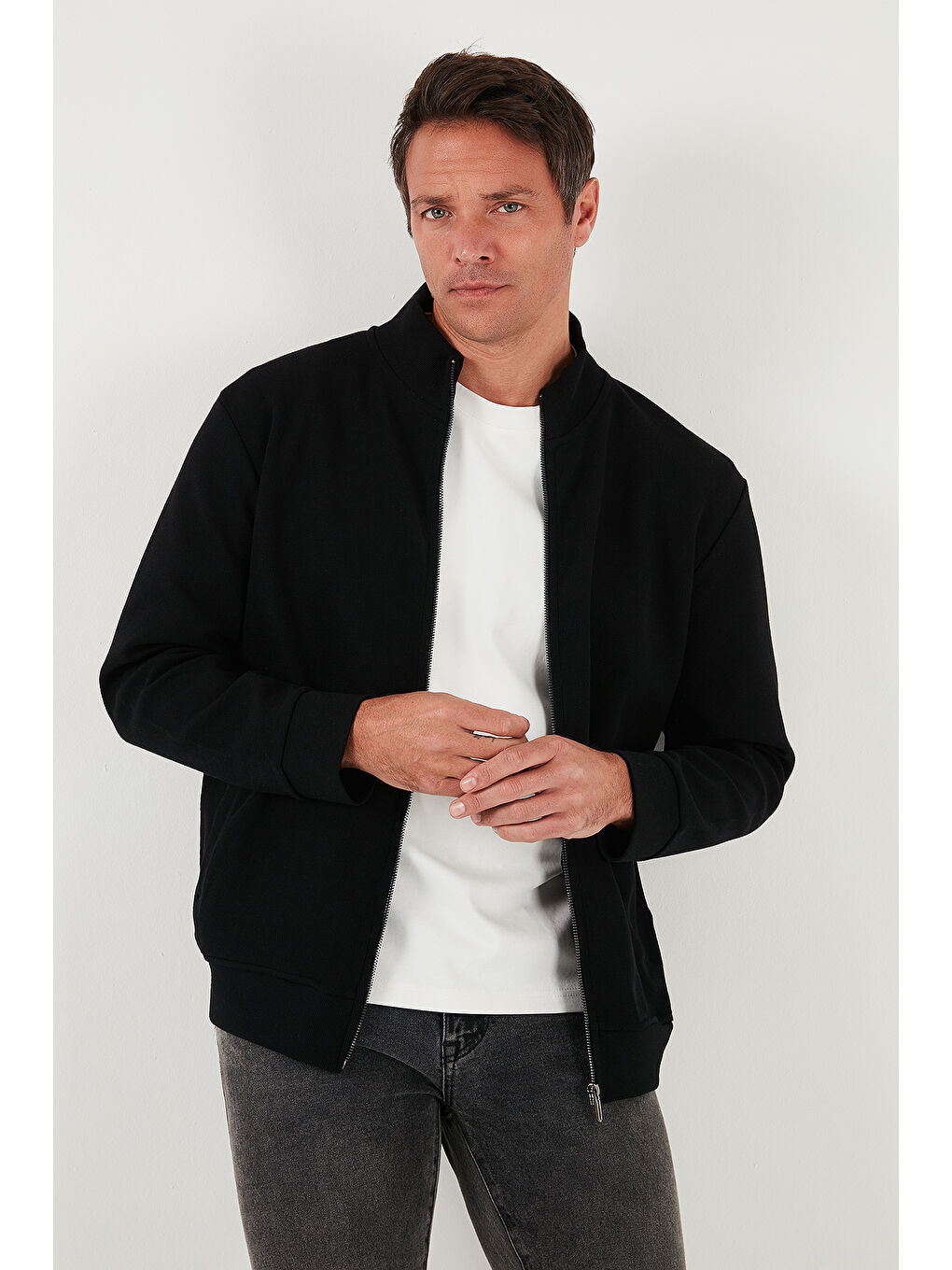 Siyah Pamuklu Regular Fit Dik Yaka Fermuarlı Sweatshirt Hırka 5901077-3