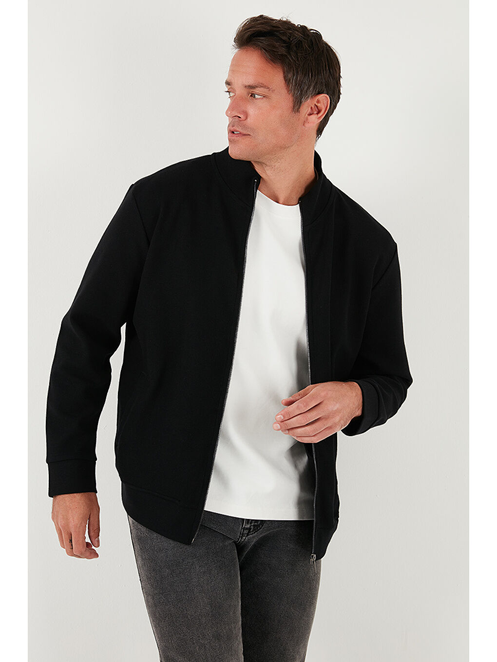 Siyah Pamuklu Regular Fit Dik Yaka Fermuarlı Sweatshirt Hırka 5901077-4