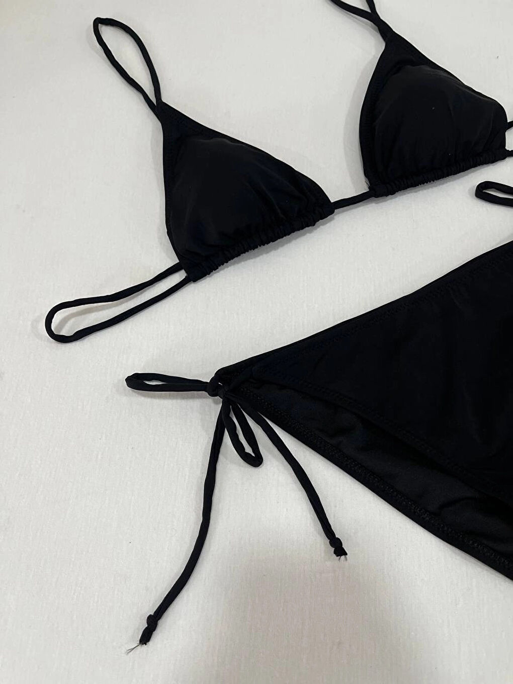 Kadın Siyah Boyundan İp Bağlamalı Üçgen Bikini Takımı HZL25S-LC5005-2