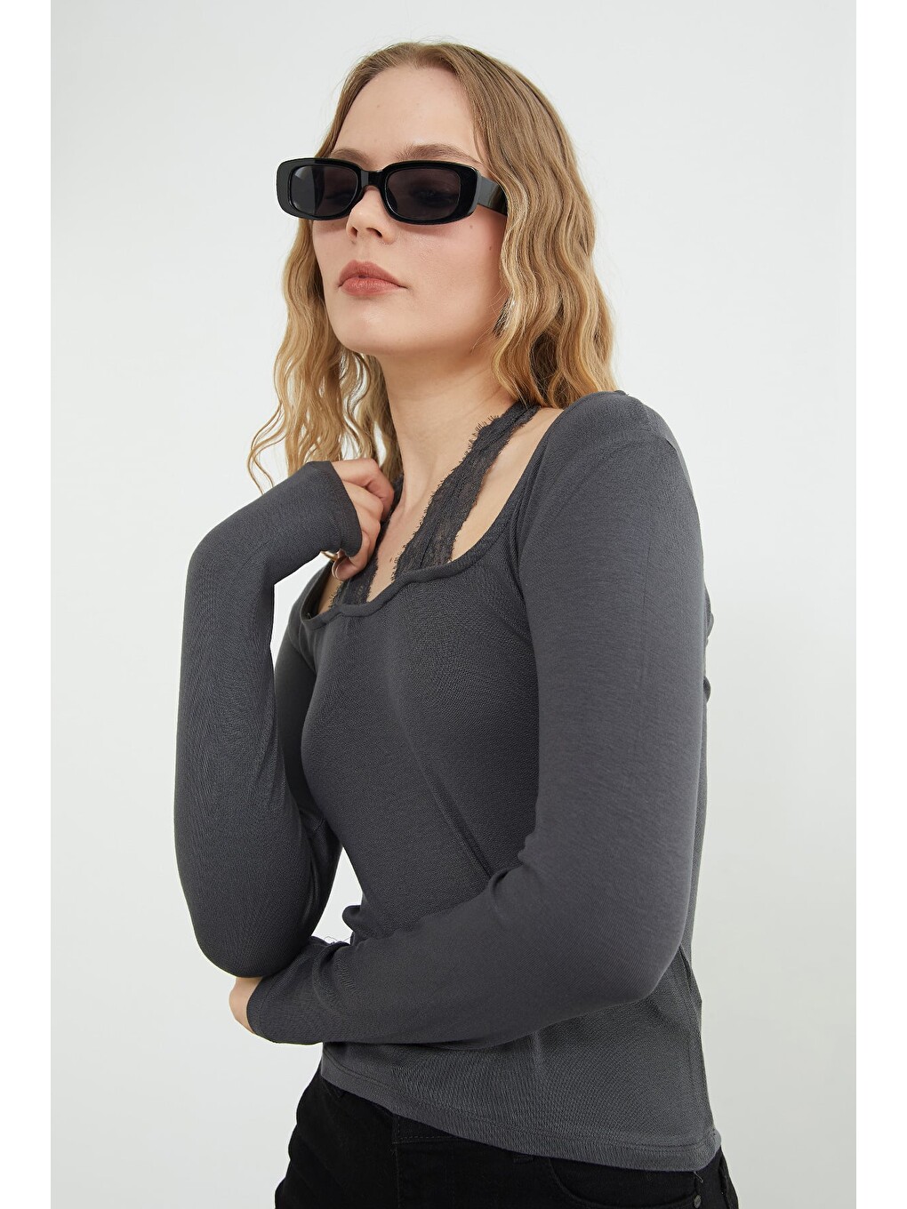 Gri Dantel Boyundan Bağlama Detaylı Slim Fit Bluz-3