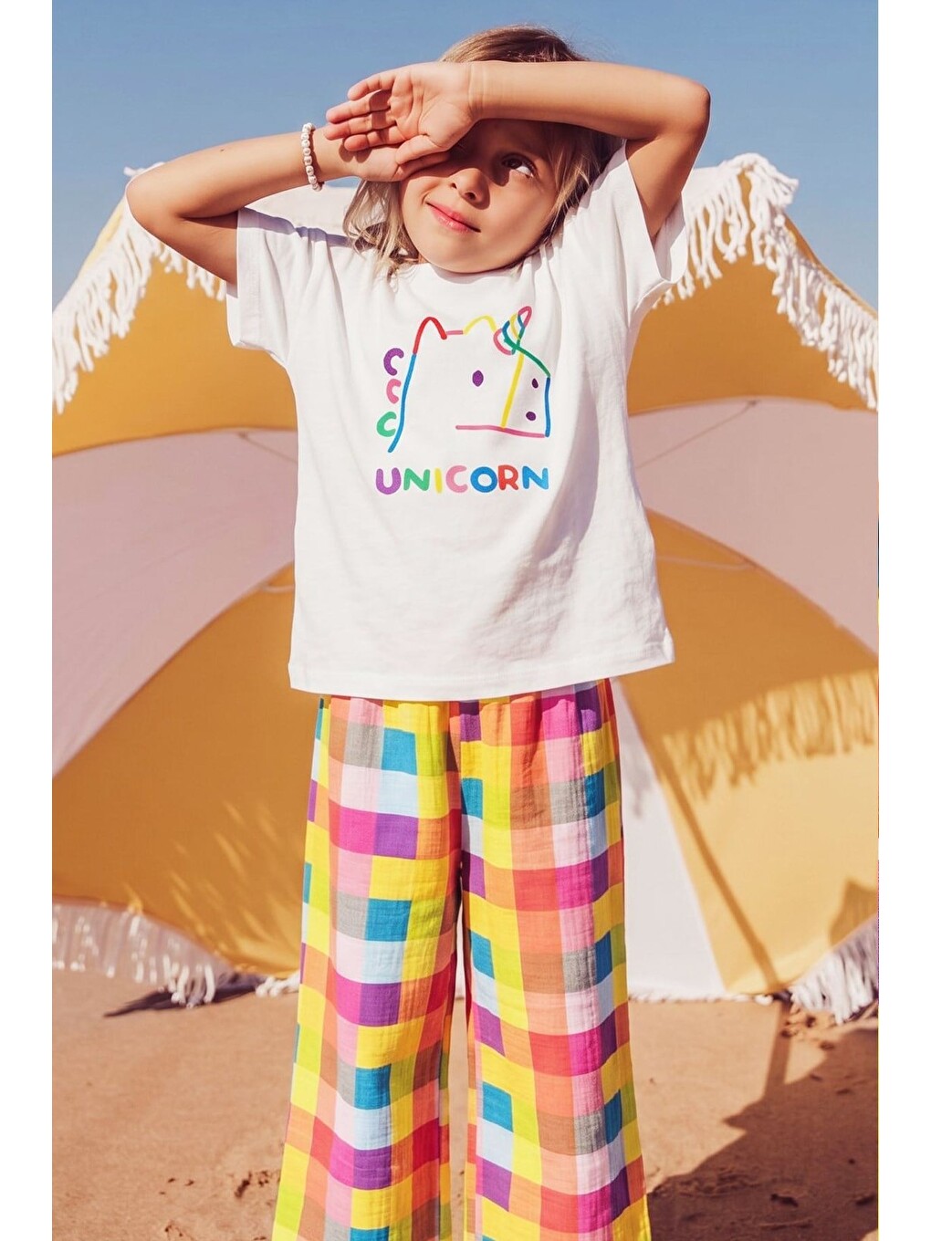 Ekru Kız Çocuk Pamuklu At Baskılı T-Shirt Ve Kareli Pantolon Alt Üst Takım-1