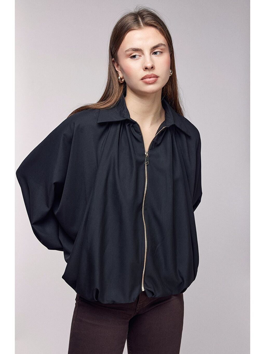 Siyah Oversize Balon Kollu Fermuarlı Dökümlü Gömlek - Cepli-1