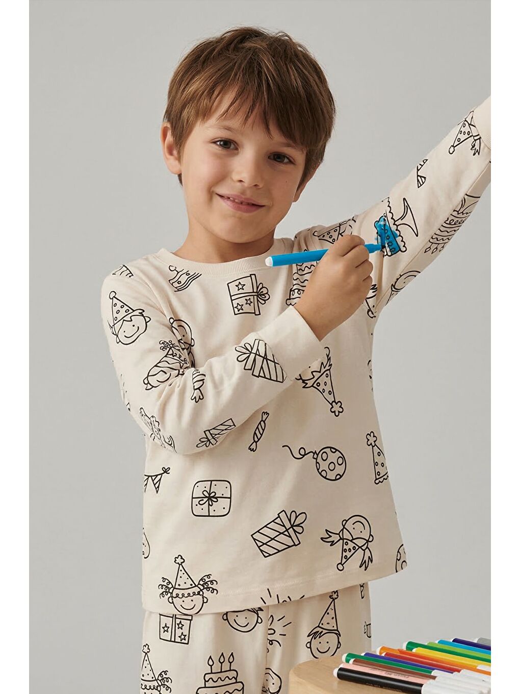 Ekru Boyanabilir Doğum Günü Temalı Çocuk Pijama Takımı – Yıkanabilir 24-Lü Kalem Hediyeli-6