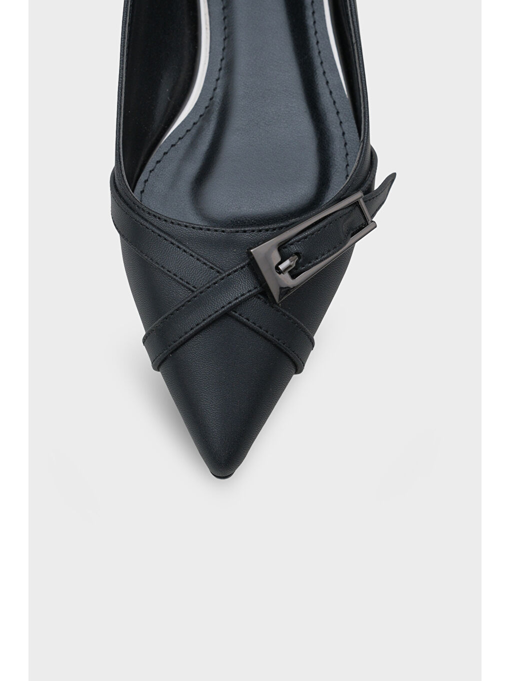 Siyah Karry Sivri Burunlu Kısa Topuklu Metal Aksesuarlı Kadın Babet-3