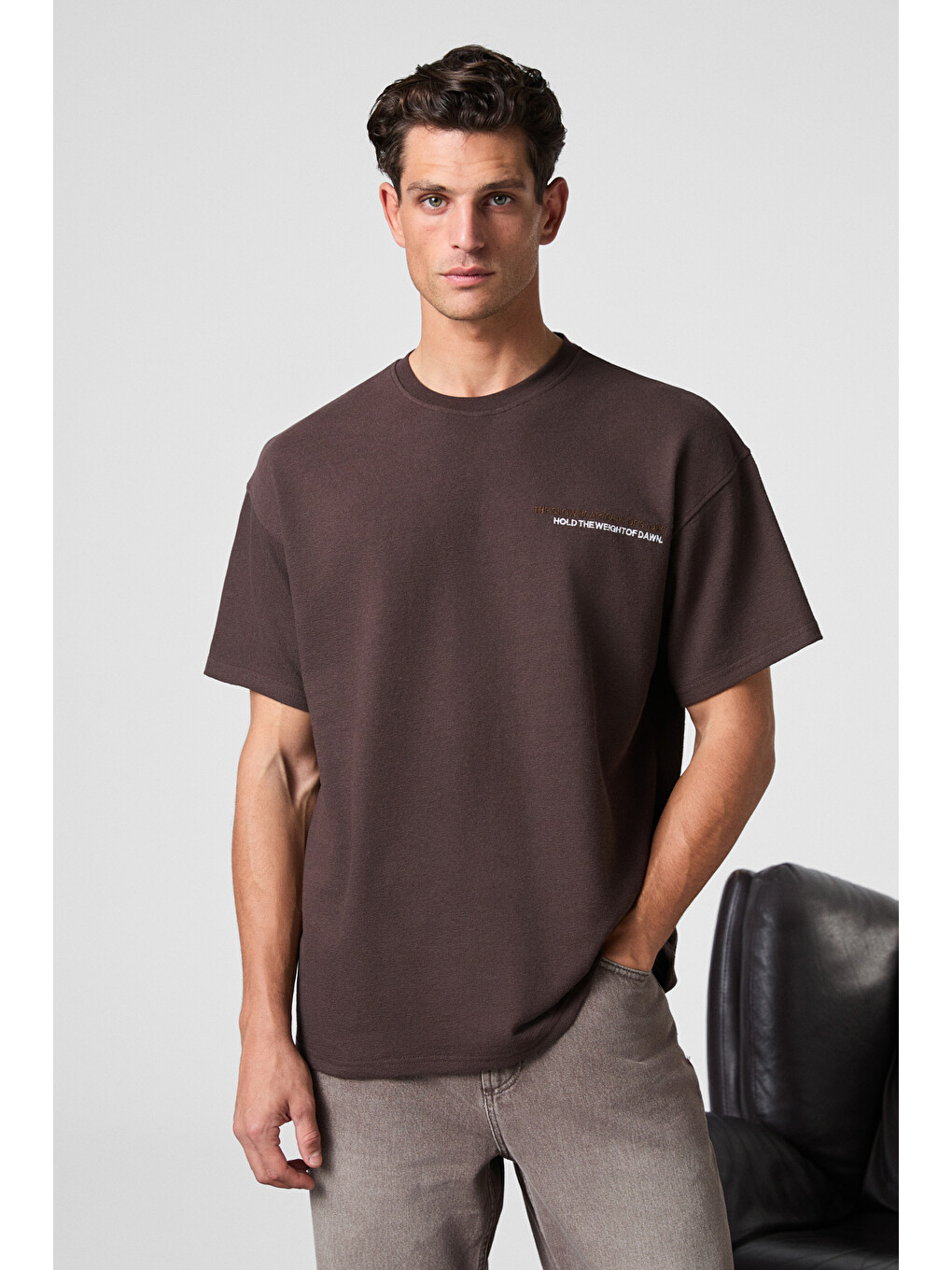 Motı Erkek Göğsü Sırtı Baskılı %100 Organik Pamuk Oversize Fit Bisiklet Yaka Kahverengi T-shirt-2