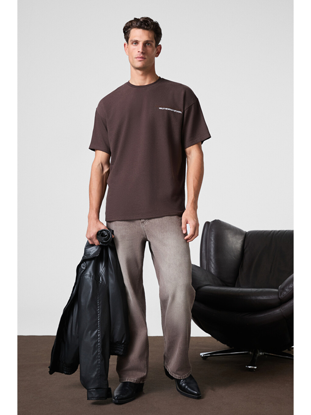 Motı Erkek Göğsü Sırtı Baskılı %100 Organik Pamuk Oversize Fit Bisiklet Yaka Kahverengi T-shirt-3