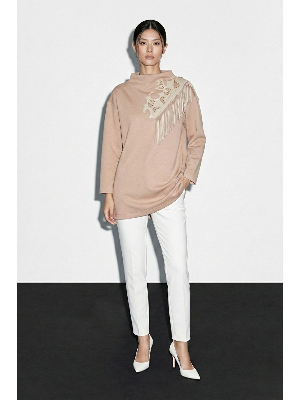 Püskül Troklu Yüksek Yaka Bej Rengi Scuba Tunik