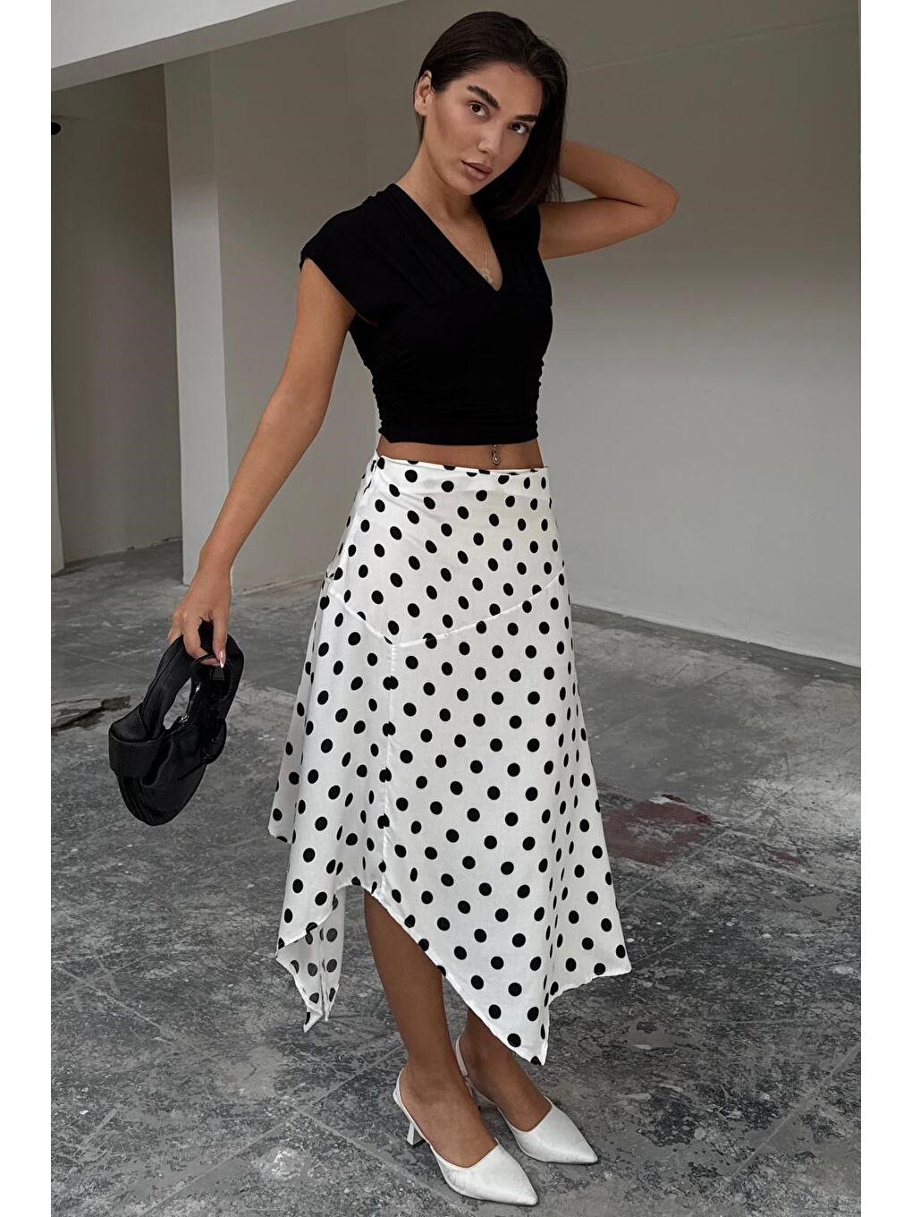 Beyaz Puantiyeli Asimetrik Kadın Etek Mg2698-7