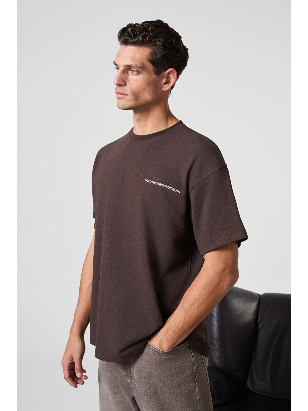 Motı Erkek Göğsü Sırtı Baskılı %100 Organik Pamuk Oversize Fit Bisiklet Yaka Kahverengi T-shirt-4