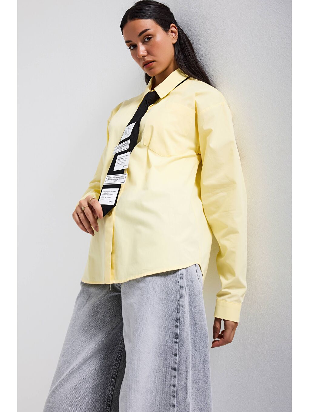 Kadın Sarı Renk Oversize Kravatlı Özel Tasarım Bol Kesim Gömlek-3