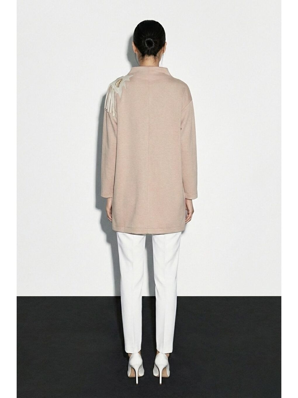 Püskül Troklu Yüksek Yaka Bej Rengi Scuba Tunik-3