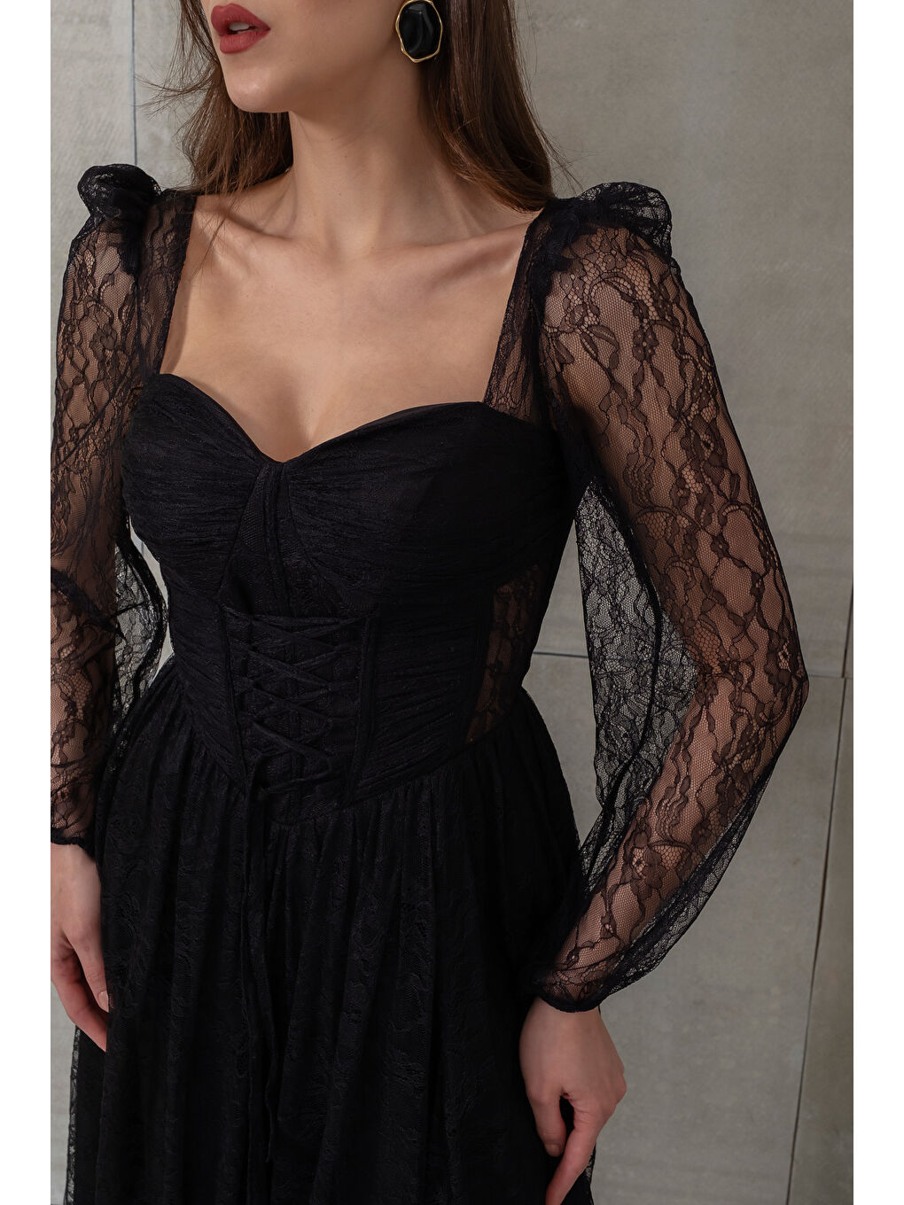 Kadın Siyah Dar Kalıp Uzun Kol Bacak Dekolteli Dantelli Abiye Elbise-3