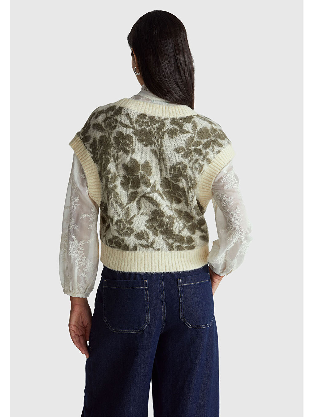 Ekru Kadın Krem Akrilik Karışımlı Desenli Ribana Detaylı V Yaka Kolsuz Kazak-2