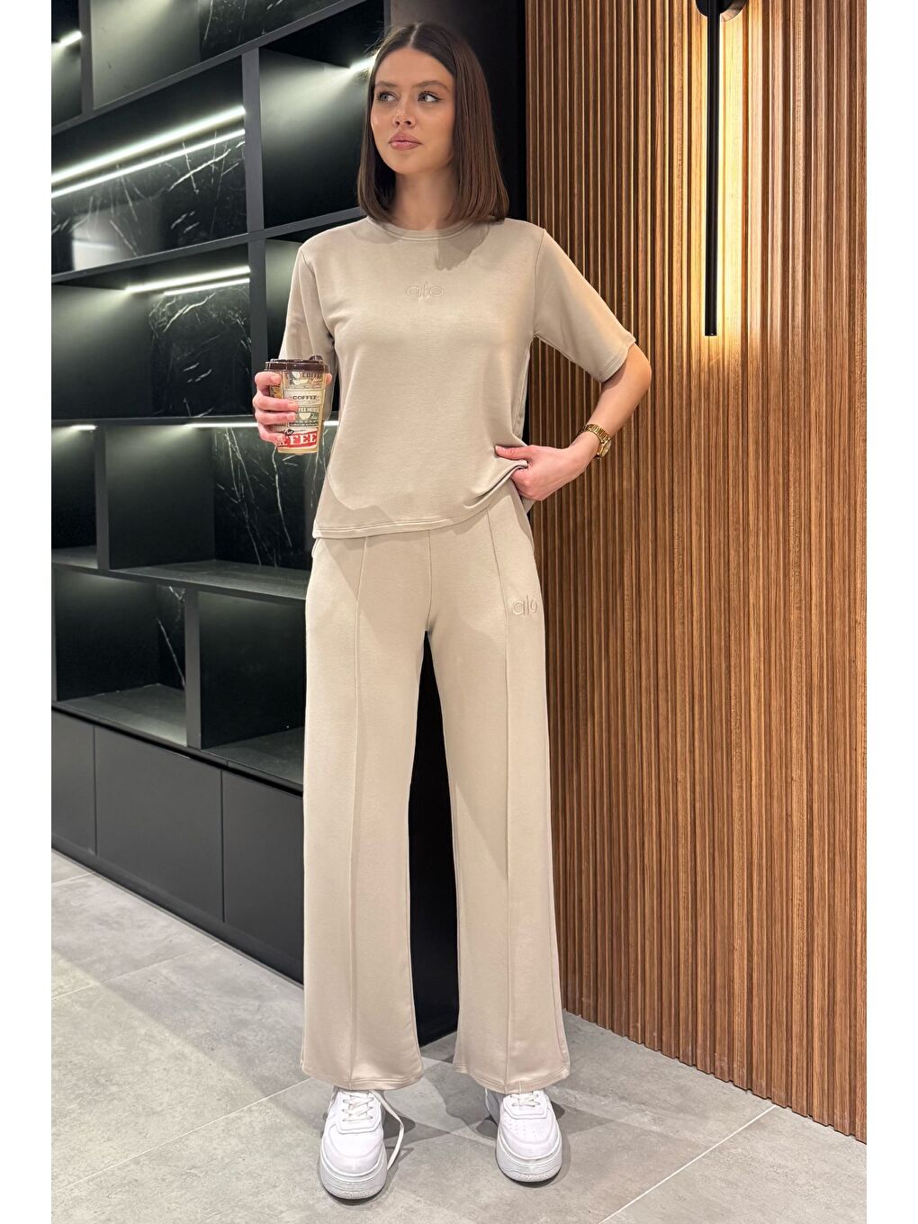 Bej Kadın Nakışlı Çimalı Tişört Pantolon İkili Takım