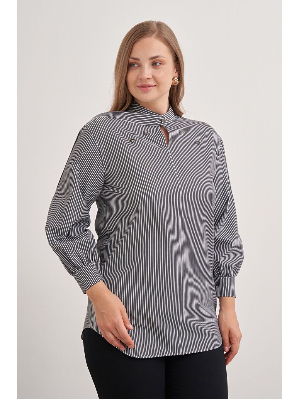 Antrasit Yaka İşlemeli Çizgili Bluz-2