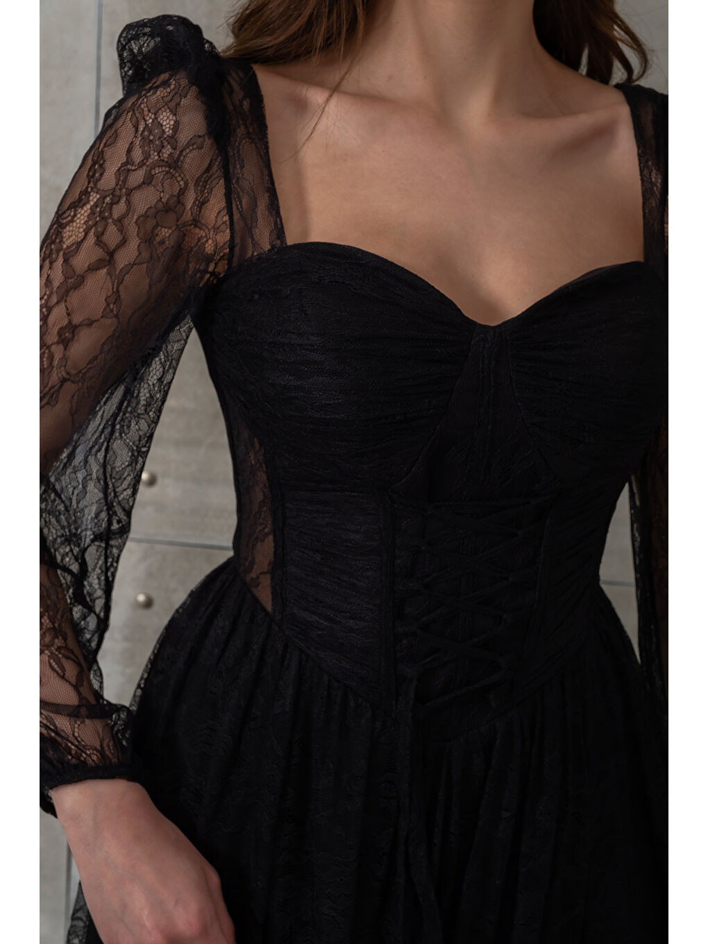 Kadın Siyah Dar Kalıp Uzun Kol Bacak Dekolteli Dantelli Abiye Elbise-4