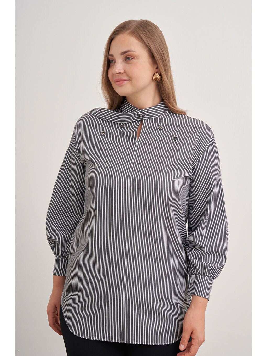 Antrasit Yaka İşlemeli Çizgili Bluz-3