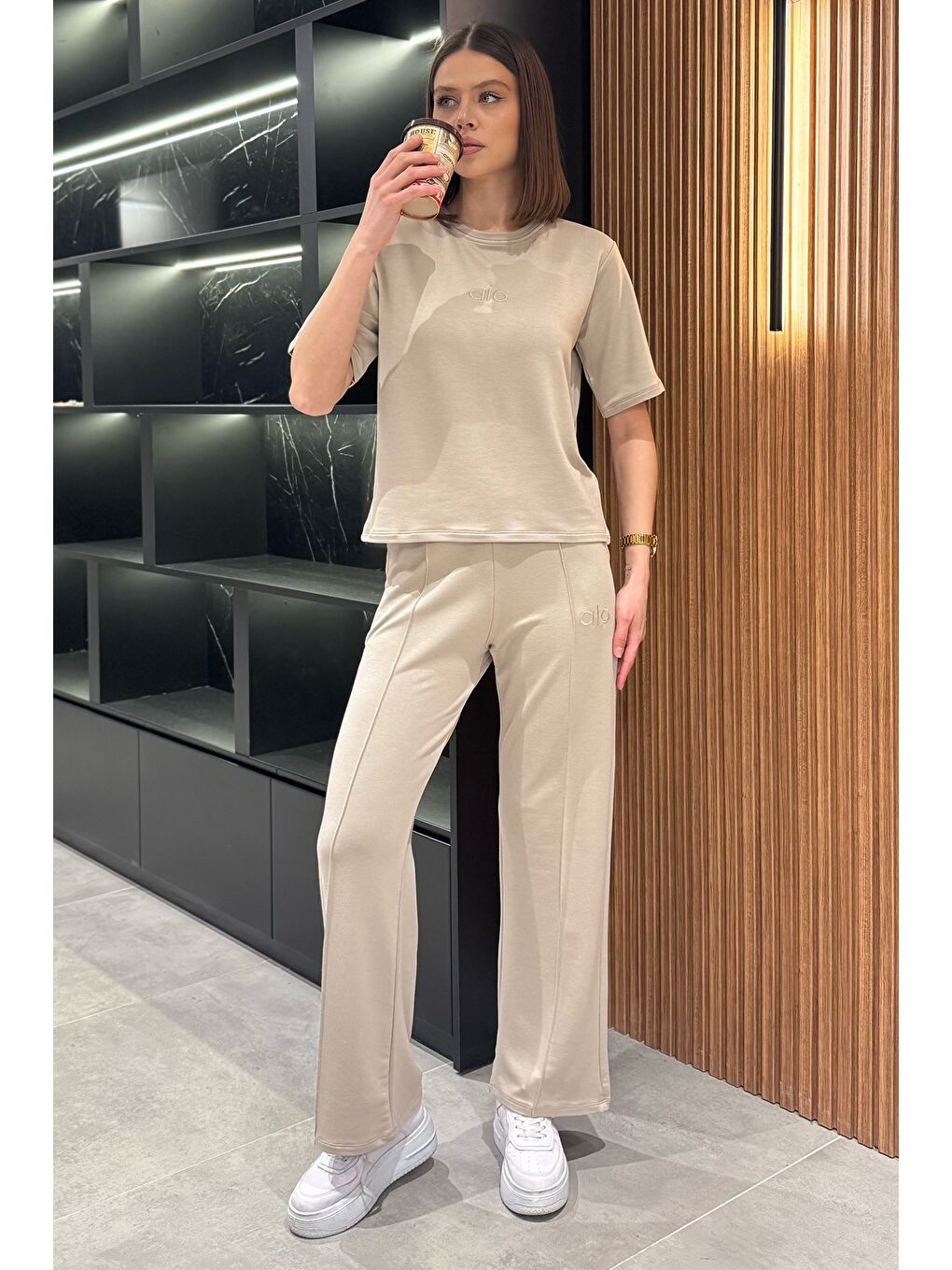 Bej Kadın Nakışlı Çimalı Tişört Pantolon İkili Takım-1