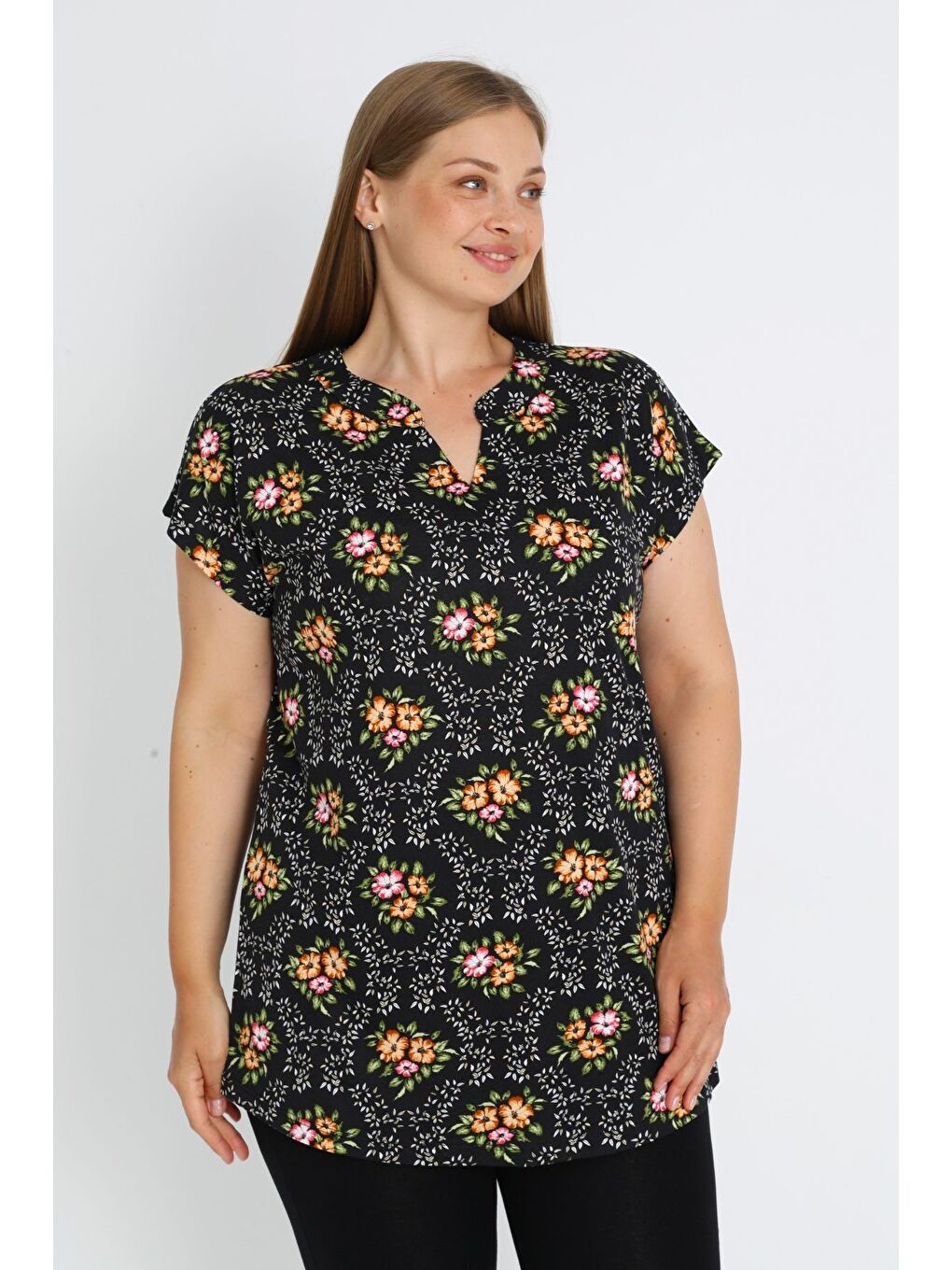 Siyah Büyük Beden Pamuklu Çiçek Desenli Pamuklu Bluz