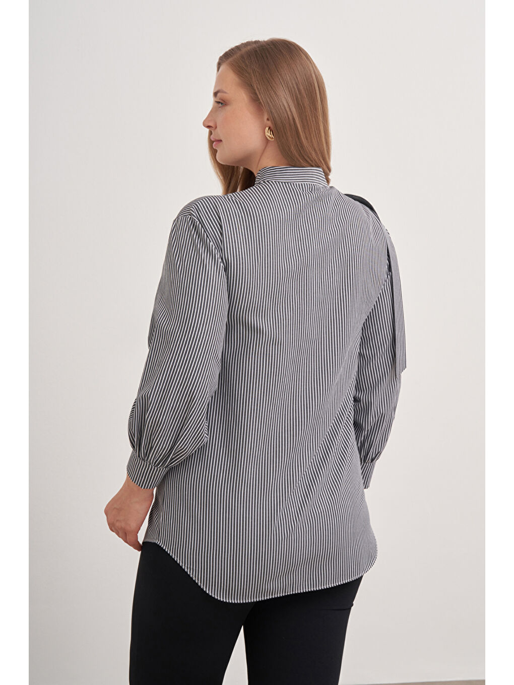 Antrasit Yaka İşlemeli Çizgili Bluz-5