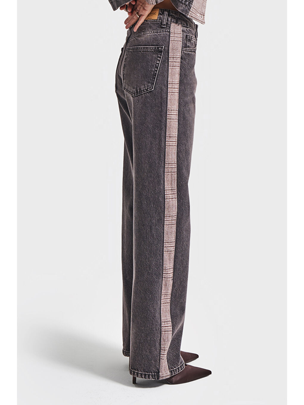 Mavi Kadın Taşlanmış Koyu Jean Rengi 4w5-143 Loose Fit Şerit Detaylı Özel Tasarım Denim Jean-1