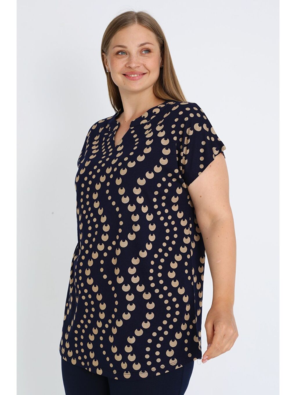 Lacivert Kısa Kollu Desenli Kısa Kollu V Yaka Pamuklu Büyük Beden Bluz-1
