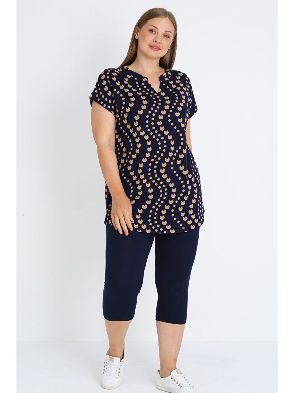 Lacivert Kısa Kollu Desenli Kısa Kollu V Yaka Pamuklu Büyük Beden Bluz-2