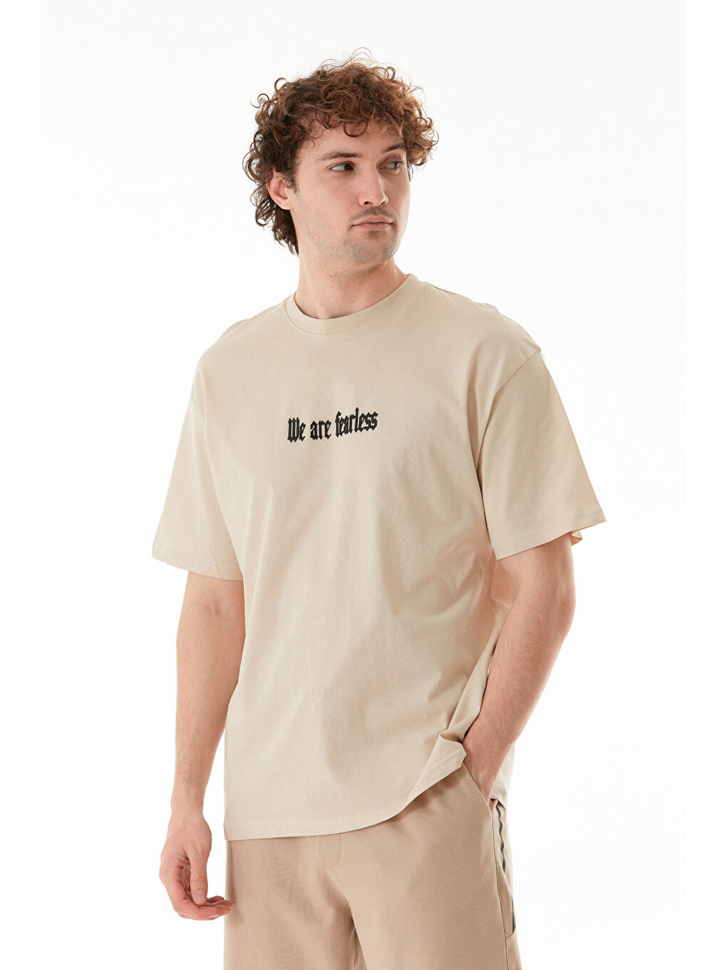Bej We Are Fearless Yazı Baskılı Bisiklet Yaka %100 Pamuk Tişört-2