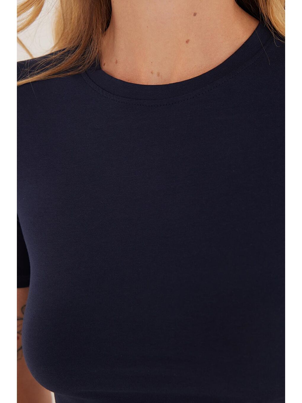 Kadın Slim Fit Dar Kesim Pamuklu Bisiklet Yaka Lacivert Bluz-2