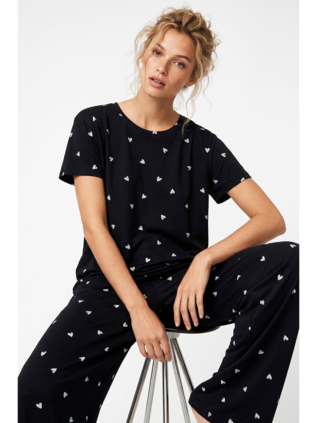 Karışık Siyah Beyaz Kalp Desenli Kısa Kollu Pamuklu Pijama Takımı