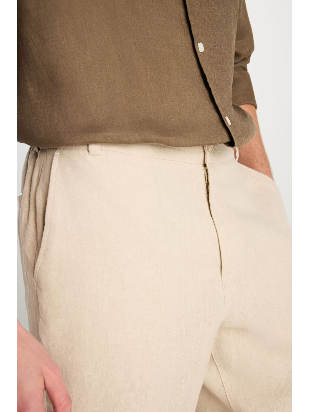 %100 Keten Regular Fit Normal Kesim Lastik Bel Detaylı Bej Şort-4