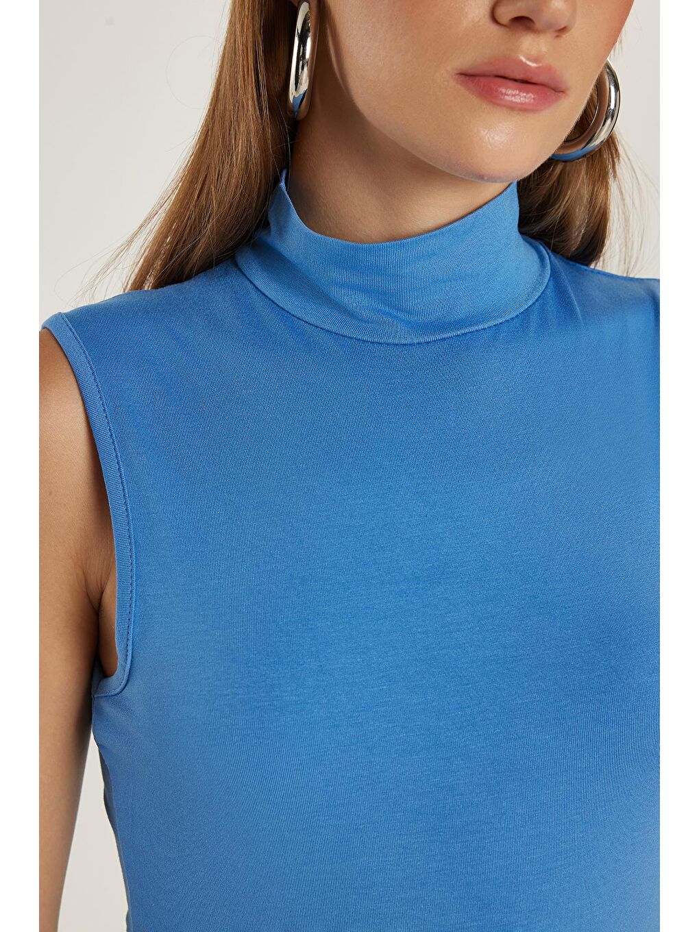 Kadın Regular Fit Klasik Kesim Viskon Kumaş Balıkçı Yaka Sıfır Kol Mavi Bluz-2