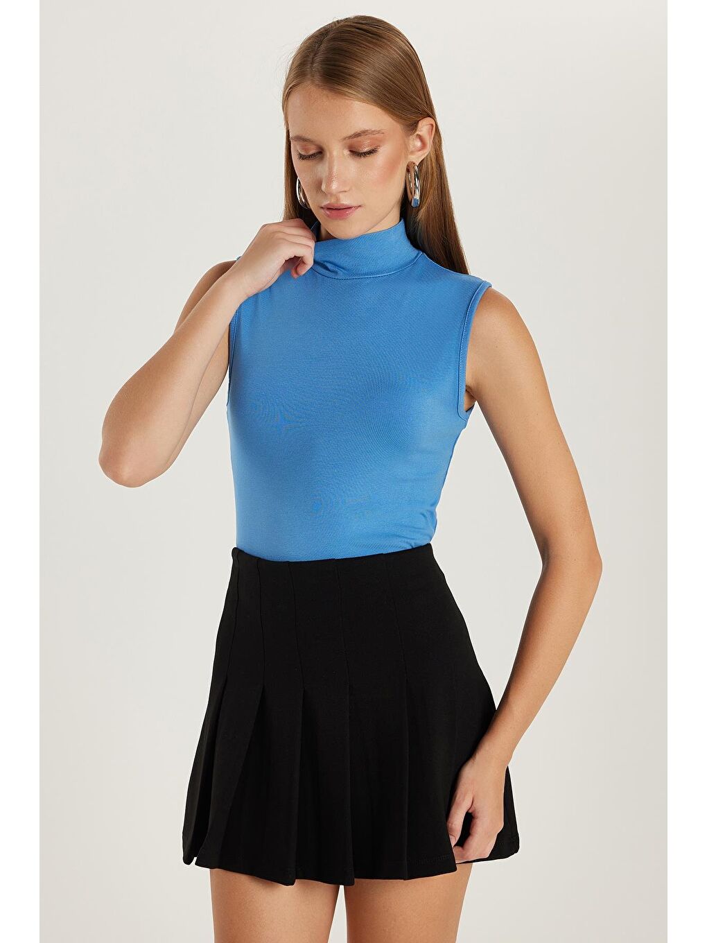 Kadın Regular Fit Klasik Kesim Viskon Kumaş Balıkçı Yaka Sıfır Kol Mavi Bluz-3