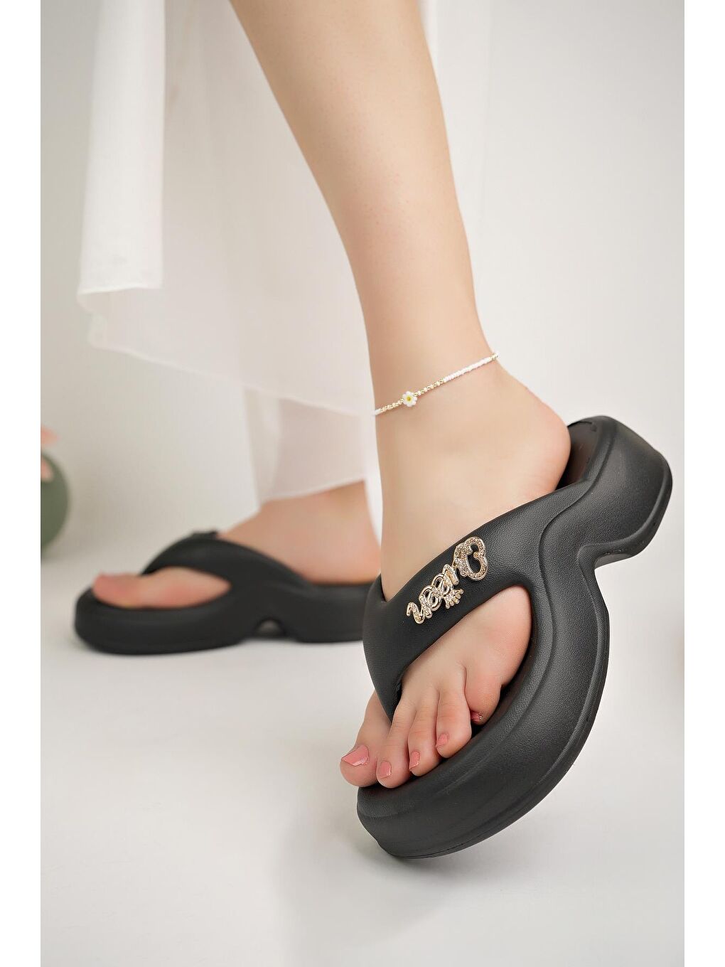 Siyah QUENN Parmak Arası Kadın Terlik Plaj Deniz Havuz Terliği Dolgu Topuk Yüksek Taban-1